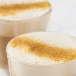 perníkové proteínové latte